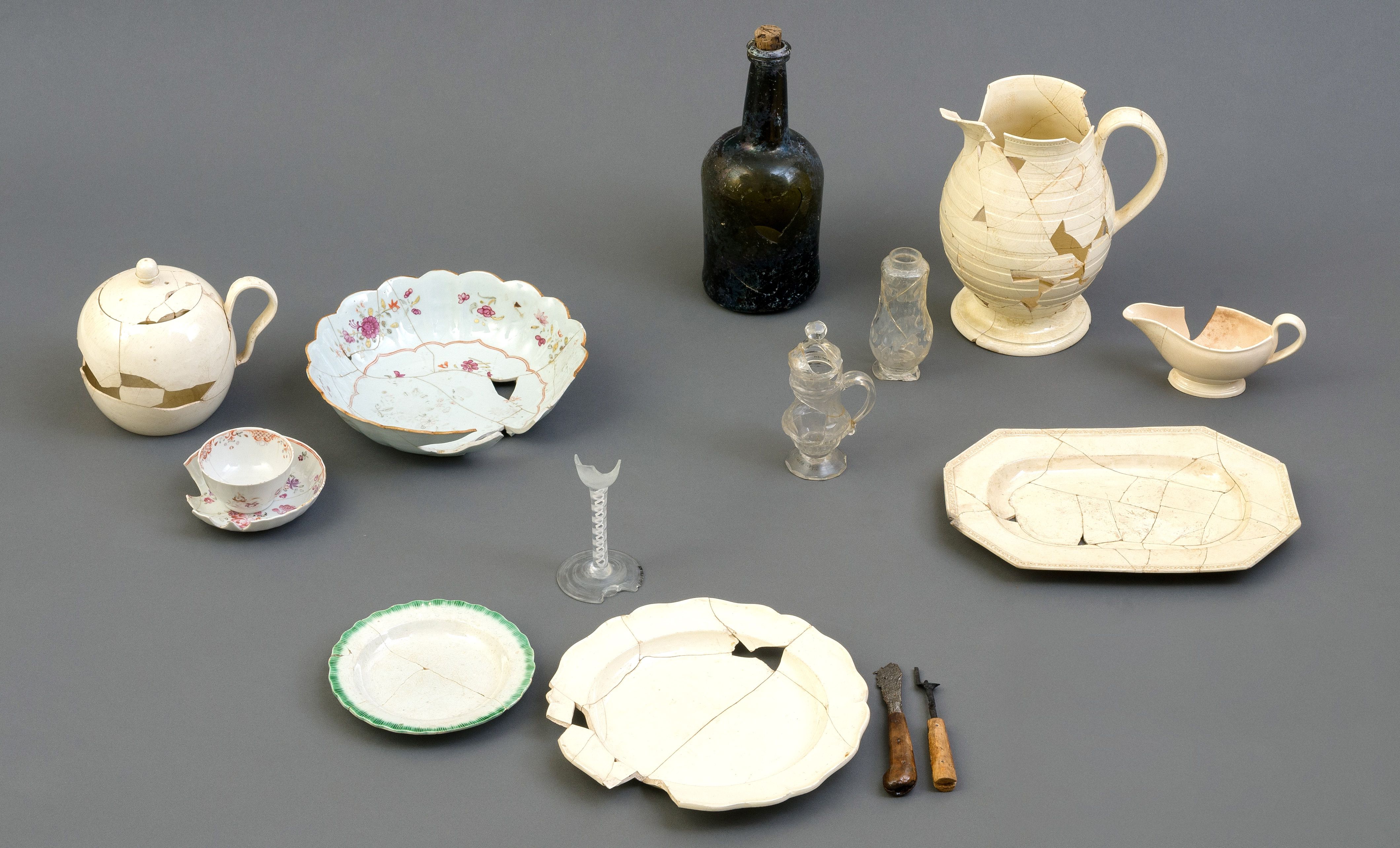  La table à l’anglaise entre 1760 et 1820  Réseau Archéo-Québec, photo : Jacques Beardsell